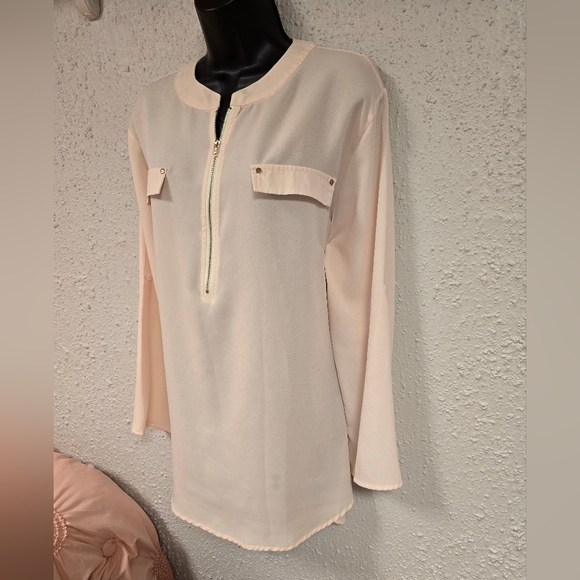 London - Women's Blouse - Picture 2 of 6